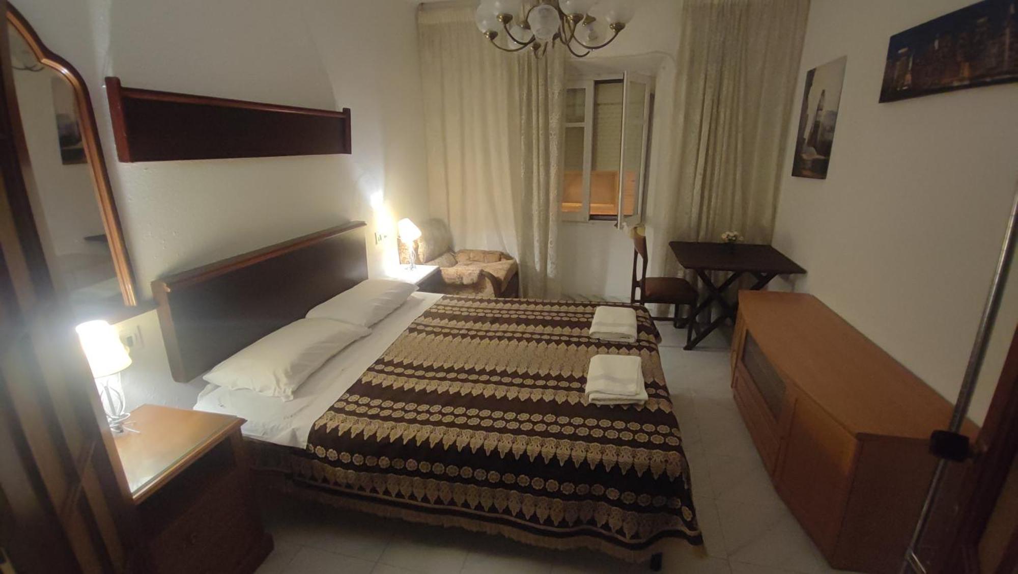 Apartment & Rooms Constantí Szoba fotó
